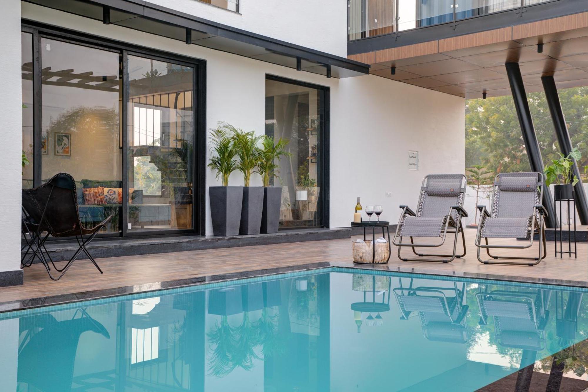 The Hanging - A Luxury Pool In विला